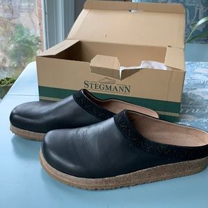 NIB black leather Stegmann clogs sz 9.